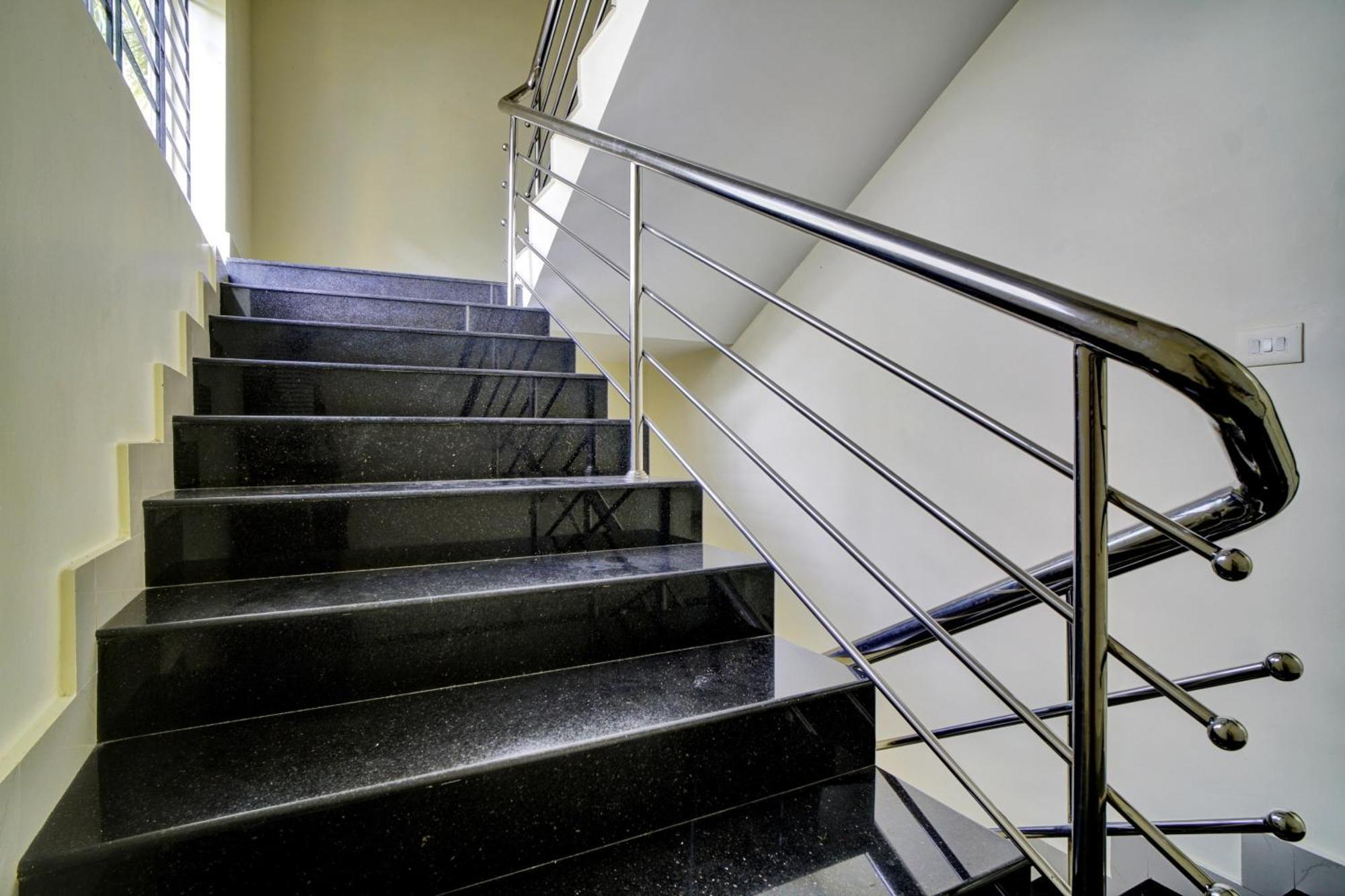 Hotel O Crystal Executive Suites Kochi Exterior photo
